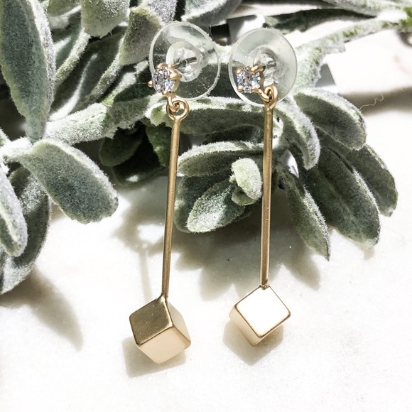 Madewell Jewelry - JUST IN!! ✨ Madewell style Crystal Drop Earrings